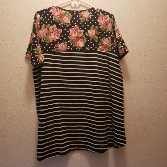 Striped rose shirt - Picture 3 of 3
